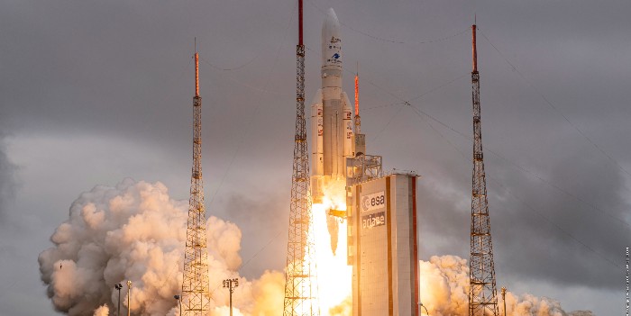 James Webb-missionen, som DTU bidrager til, blev sendt i rummet 25. december 2021 kl. 13.20 med en Ariane 5-raket fra Den europæiske rumhavn i Fransk Guyana. (Foto: ESA)