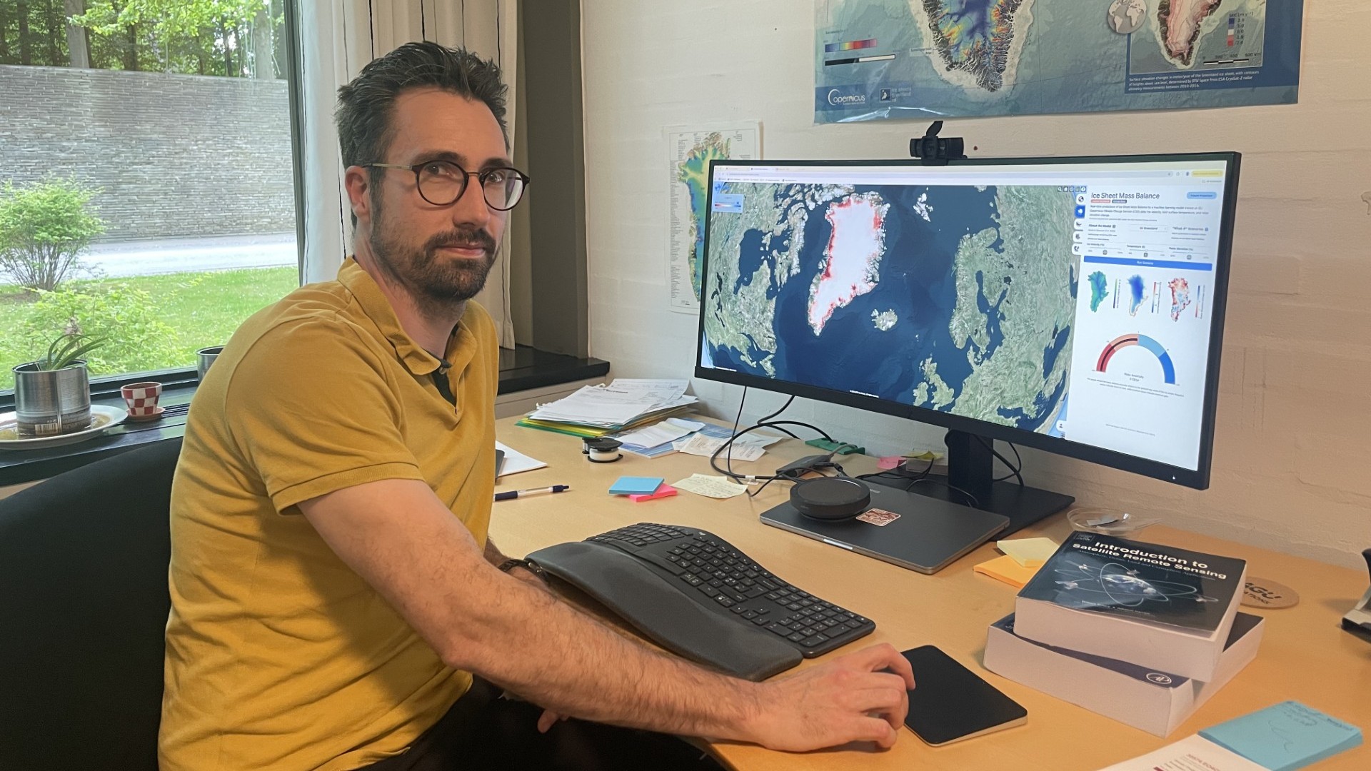 Seniorforsker Sebastian Bjerregaard Simonsen fra DTU Space arbejder på en digital kopi af Jorden, som indgår i et stort EU-projekt.