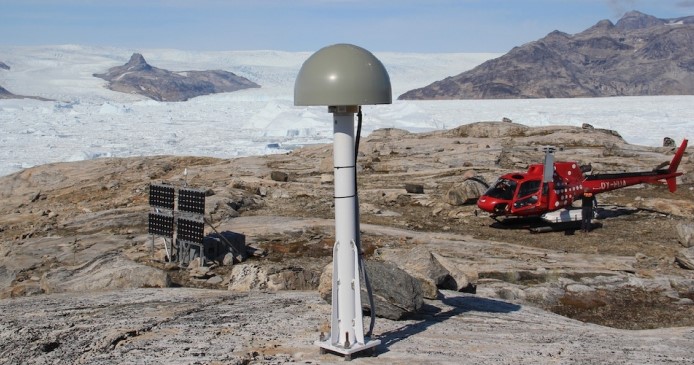 GNET-station in Greenland (Photo: DTU Space/T. Nylen)
