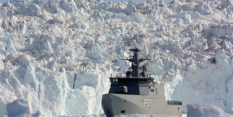 foto af marinefartøj i Arktis